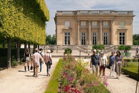 Tour guidato pomeridiano di Versailles Marie Antoinette con Petit Trianon e Amleto