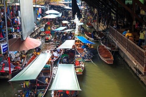 Visite privée d'une demi-journée du marché ferroviaire et du marché flottant de Bangkok