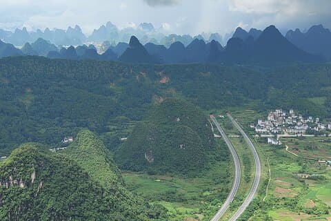 Bateau en bambou Yangshuo Yulong d'une journée et téléphérique de Ruyi Peak au départ de l'hôtel Xingping