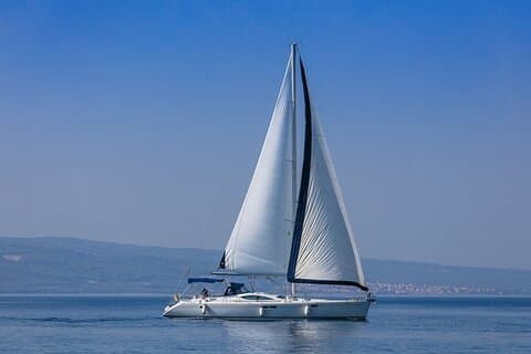 Pasa un día inolvidable navegando por el impresionante archipiélago de Brač