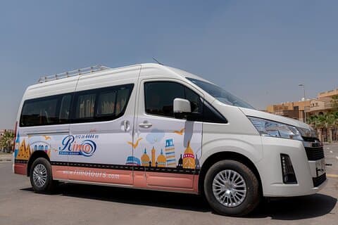 Privater Familien-VAN-Flughafentransfer: Flughafentransfer von Kairo zu einem beliebigen Ort in Kairo