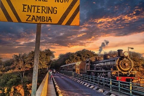 Victoria Falls Bridge Walking Tour – Experiência de Safari em Pequeno Grupo