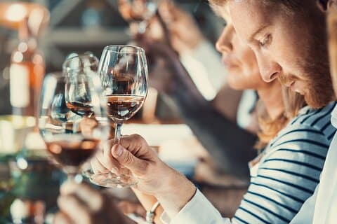 Smaking av polske viner med en erfaren somm
