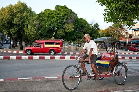 Halvdags privat Chiang Mai Trishaw Ride og Mae Ping River Cruise