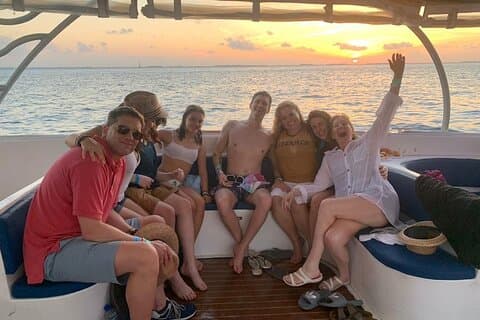 Private Boat to Isla Mujeres with Open Bar from Playa del Carmen