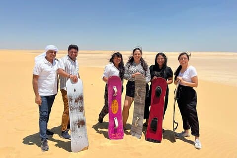 Disfrute de Fayoum y Sandboarding con almuerzo egipcio en el pueblo de Túnez.