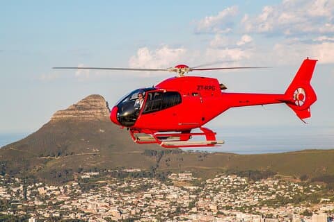 Tour privado de vuelo en helicóptero por Ciudad del Cabo, degustación de vinos y almuerzo campestre