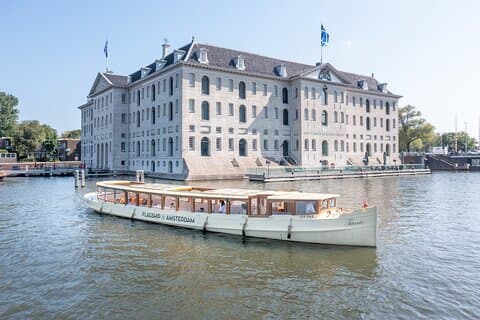 Amsterdam Canal Cruise in Classic Salon Boat With Drinks and Cheese
