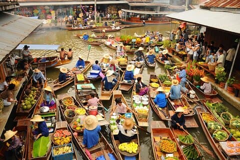 Damnoen Saduak Floating Market und Erawan-Wasserfall