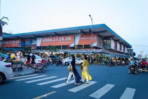 ダナン市のハイライトとハン市場でのショッピング