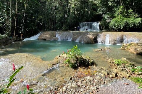 Excursão privada às Cataratas YS e ao Bar Pelican saindo de Montego Bay
