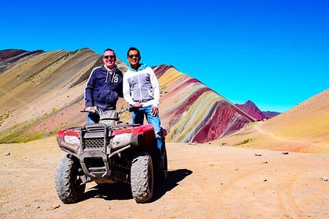 Excursion d'une journée en quad à Rainbow Mountain avec courte randonnée