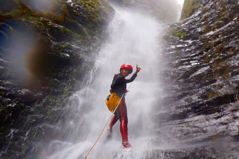 Canyoning la plus haute cascade de 90 m (295 pieds) excursion privée d'une journée au départ de Guayaquil