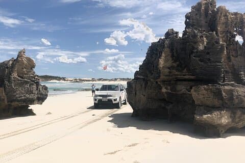 4x4ツアーローブとビーチポートに沿ってタグ付け