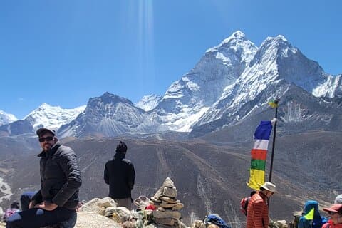 Stig op til toppen af Mera Peak: Et naturskønt og udfordrende klatreeventyr