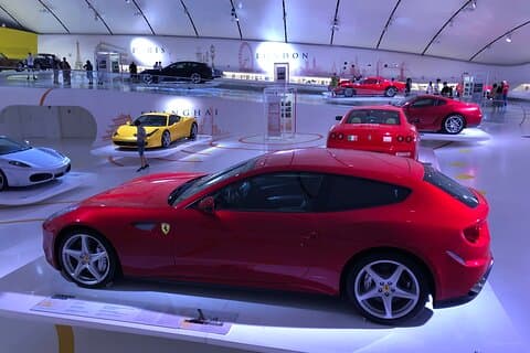 Ferrari World: Museus, Visita à fábrica, Simulador, transporte privado