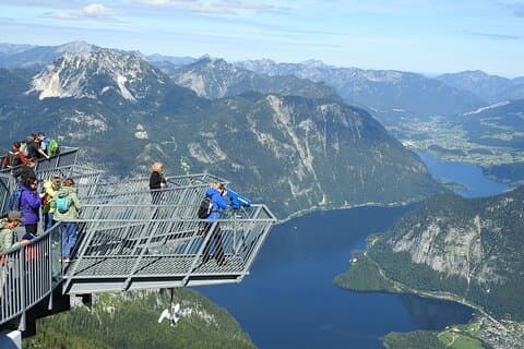 Heldags minivanstur från Salzburg till Hallstatt med 5 fingrar, sjöar och berg