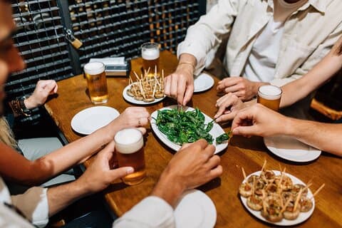 Tapas di Madrid e tour del vino con vista sul tetto e Guida locale