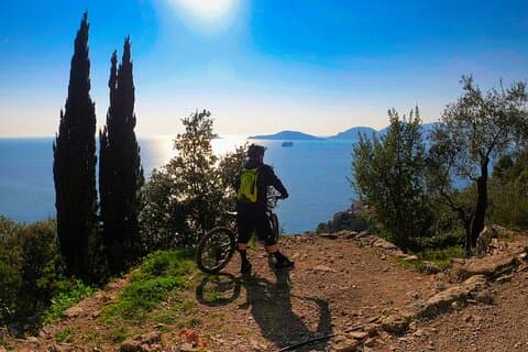 Visite guidée de 4 heures en vélo électrique des villages de Tellaro et Montemarcello