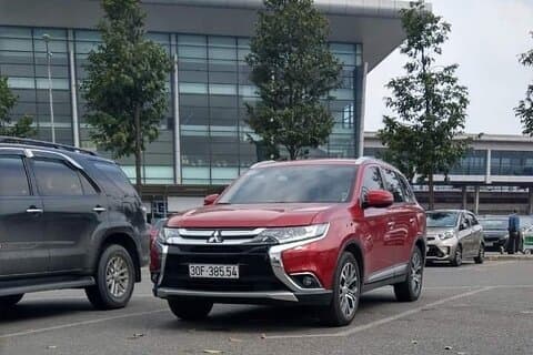 Airport pick-up to Hanoi city by 4 seaters car