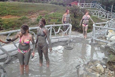 Tour 3 em 1 Vulcão Hot Springs + Banhos de Lama + Passeio Flutuante no Rio