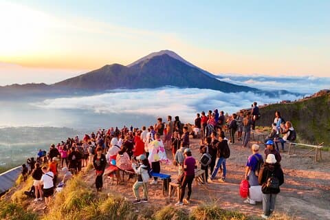 バトゥール山の日の出トレッキング