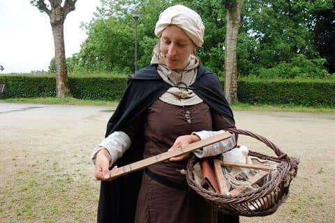 Ovanlig guidad rundtur i Dinan nedsänkt i medeltiden