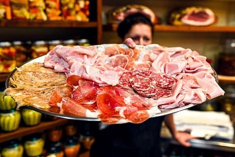 Tour de comida y mercado de Bolonia con platos locales, pasta, vinos y más