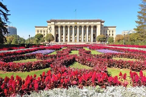 2-Ore Passeggiata Guidata a Piedi alla Storia e Cultura di Almaty