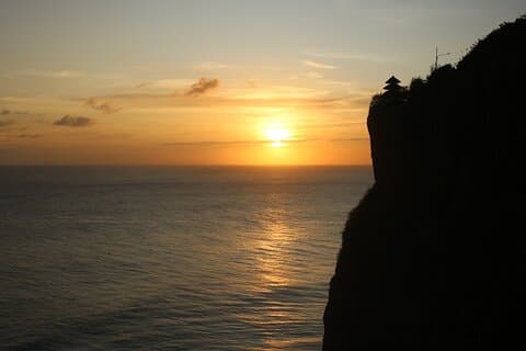 Privat ettermiddags halvdagstur for å besøke GWK, Uluwatu, Kecak Dance & Jimbaran.