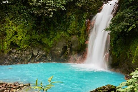 Aventure de randonnée privée avec cascade et sources chaudes