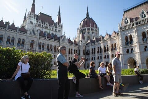 Private Budapest Walking Tour with Cake & Coffee