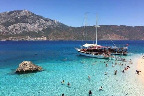 Passeio de barco pela Ilha Suluada saindo de Kemer