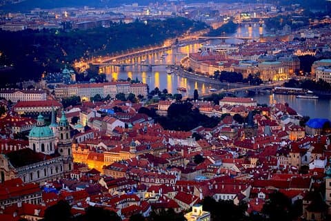 Private Transfer > Munich to Prague with 3h Stop in Karlovy Vary