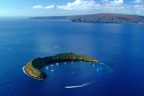 マウイ島午後のシュノーケリングマロロに乗ってモロキニ島またはコーラルガーデンへ