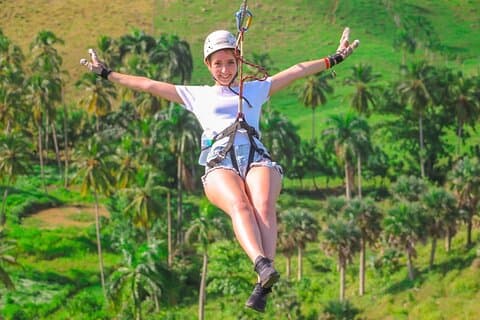 3 in una zipline, booguies, a cavallo