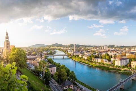 Privater Transfer von Salzburg nach Passau mit ortskundigem englischsprachigem Fahrer
