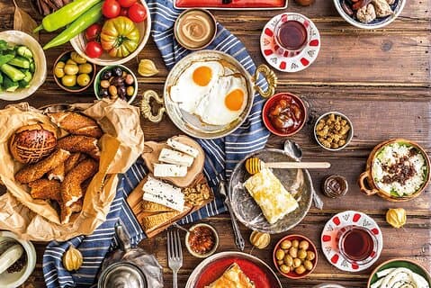 Desayuno turco tradicional privado y recorrido por el pueblo de Sirince por lugareños
