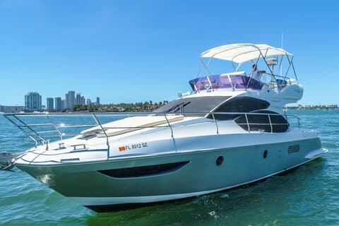 Cruzeiro Miami em um luxuoso iate Azimut Flybridge
