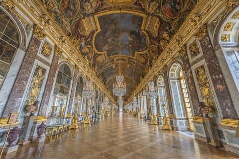 From Paris: Versailles Palace Guided Tour with Gardens Access