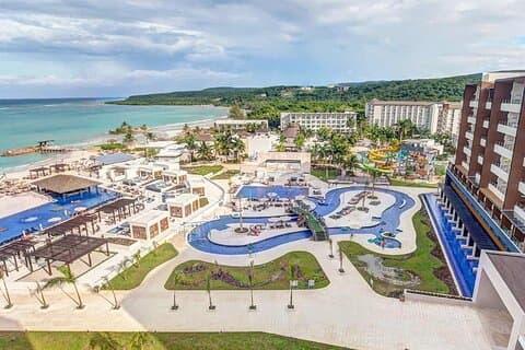 Privat lufthavnstransport til Royalton Blue Waters og White Sand