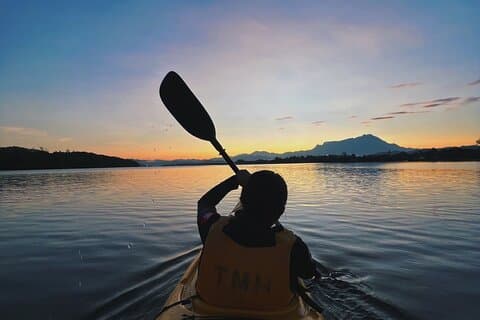 Esperienza di kayak di mangrovie nel Borneo
