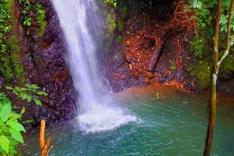 Hike 10 waterfalls in Jaco lunch included