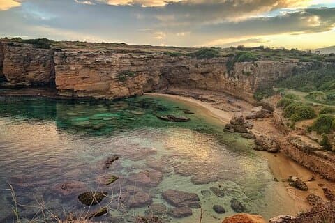 Tour in Barca a Pillirina, grotte marine e Ortigia