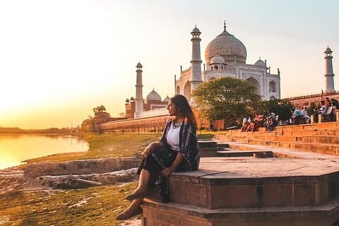 Excursión de día completo al Taj Mahal en tren Gatimaan Express