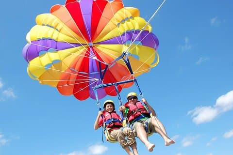 Forfait de sports nautiques à Bali : aventure en parachute ascensionnel, jet ski, bateau banane et beignet