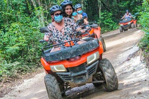 ATV Erfahrung mit Ziplines und Cenote Schwimmen aus Cancun