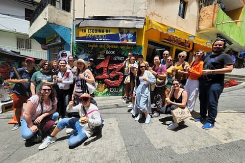 Inde i den rigtige Comuna 13 og Graffiti privat tur fra Medellin