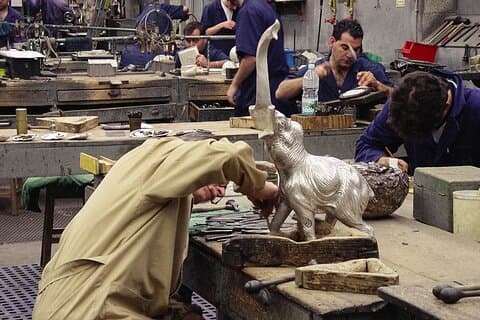 Visite du monde de l'argent dans un atelier centenaire au centre de Porto