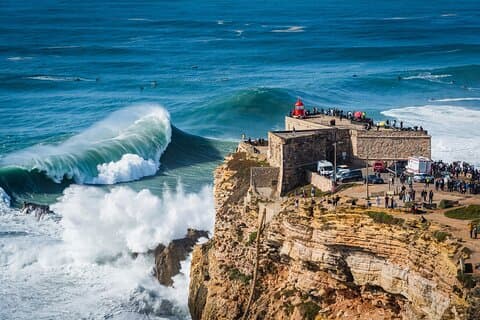 Trois villes en une journée : Porto, Nazaré et Obidos au départ de Lisbonne